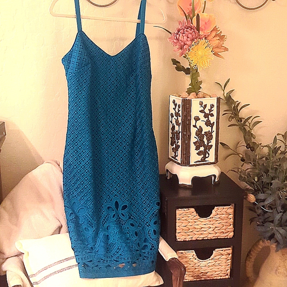 NWT $180.00 White House Black Market Sleeveless V-Neck Lace Sheath Dress Size 6